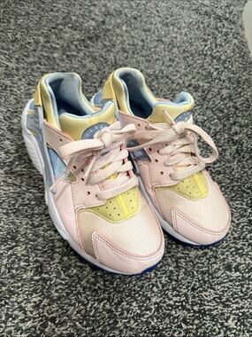 Huarache Nike Sneakers size 3.5